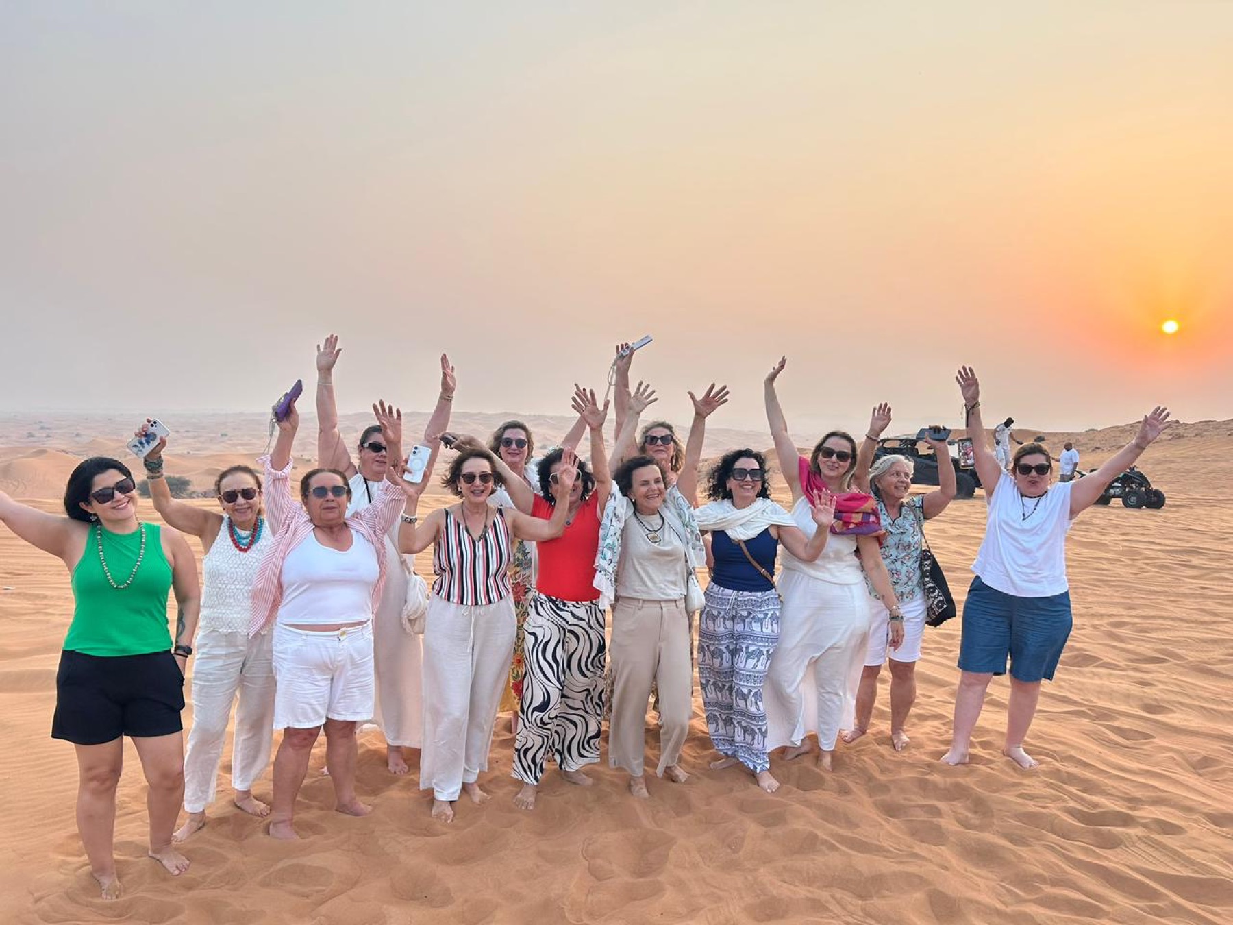 Grupo de mulheres em experiência no deserto